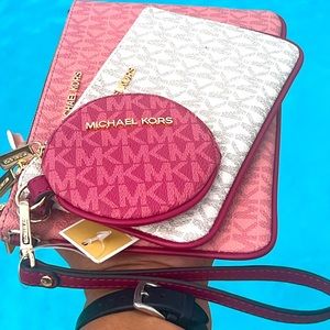 MICHAEL KORS TRIO POUCH WRISTLET